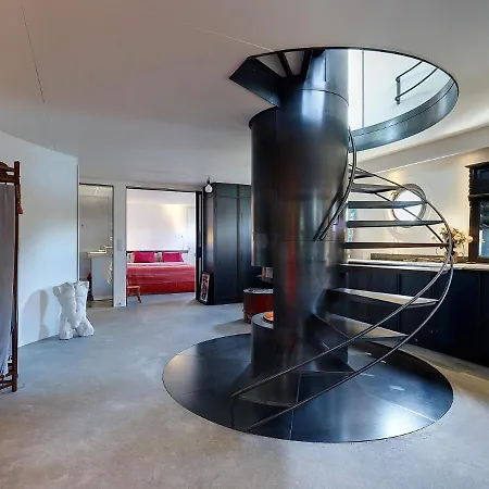 Botel A304 Romantic Seaship In Center *