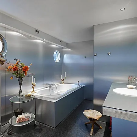 A304 Romantic Seaship In Center * 암스테르담