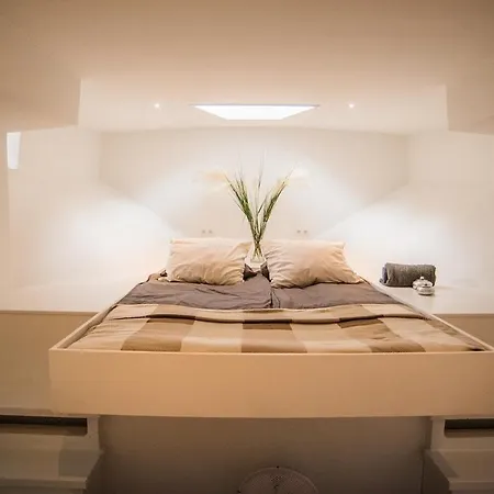 A304 Romantic Seaship In Center 암스테르담