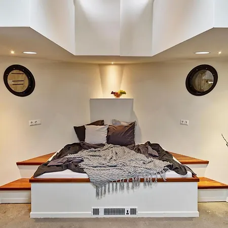 A304 Romantic Seaship In Center * Amsterdam