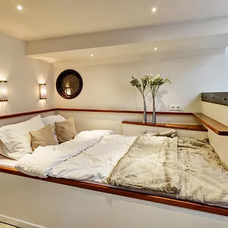 A304 Romantic Seaship In Center *