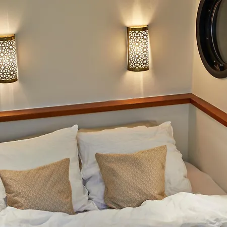 A304 Romantic Seaship In Center *