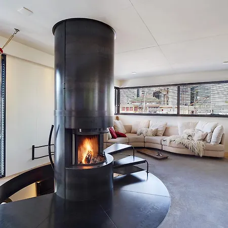 Botel A304 Romantic Seaship In Center