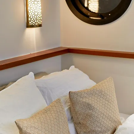 보트호텔 A304 Romantic Seaship In Center *