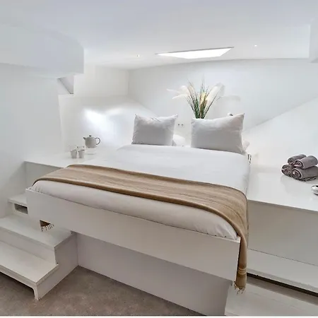 A304 Romantic Seaship In Center * Amsterdam