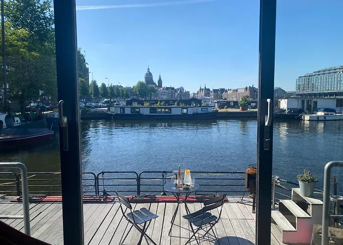 A304 Romantic Seaship In Center بوتيل *