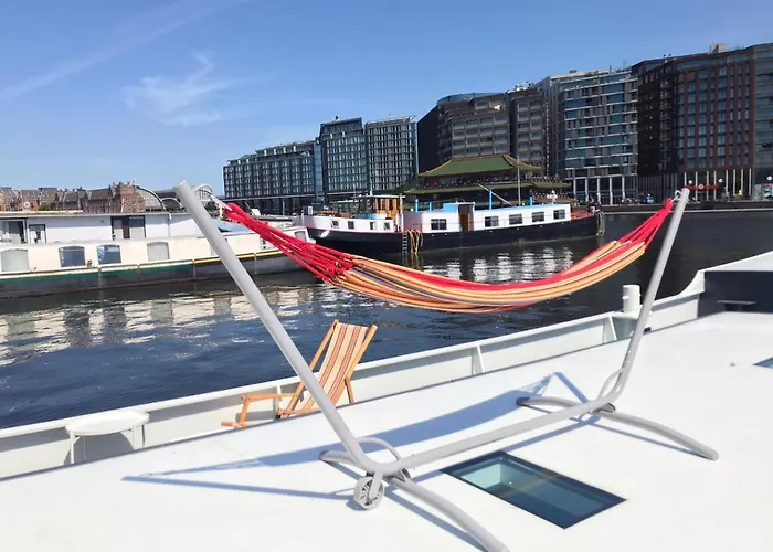 A304 Romantic Seaship In Center أمستردام