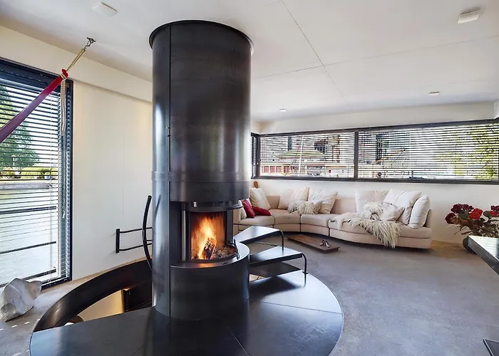 بوتيل A304 Romantic Seaship In Center