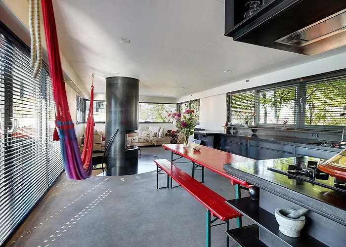 A304 Romantic Seaship In Center