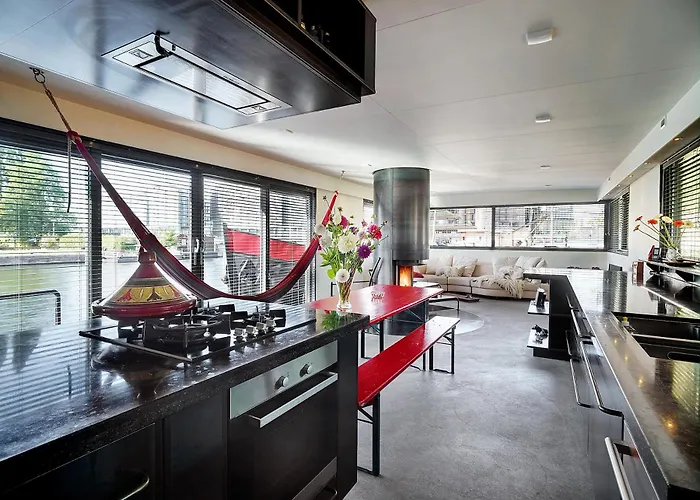 A304 Romantic Seaship In Center *