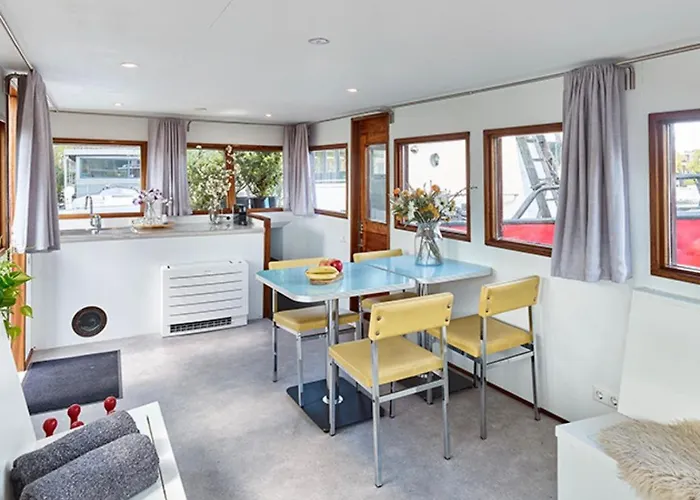 بوتيل A304 Romantic Seaship In Center *