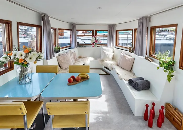 A304 Romantic Seaship In Center *