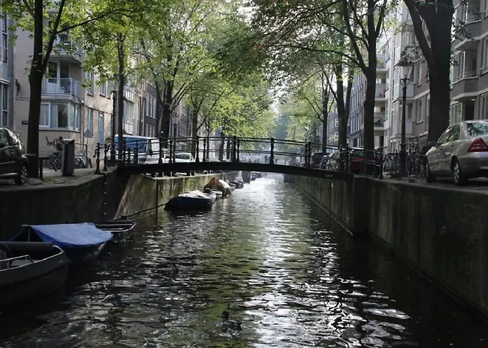 A304 Romantic Seaship In Center