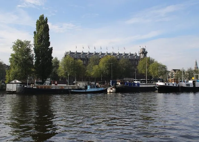 A304 Romantic Seaship In Center