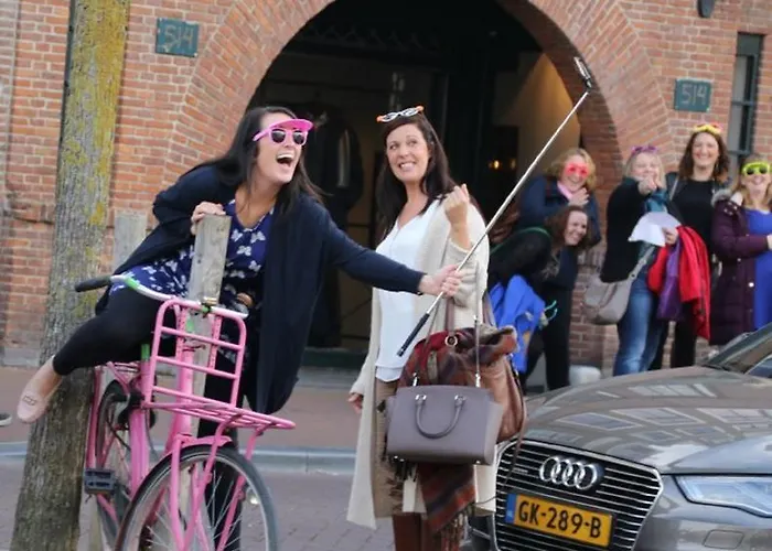 A304 Romantic Seaship In Center بوتيل *