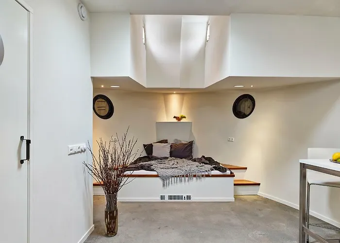 A304 Romantic Seaship In Center بوتيل *