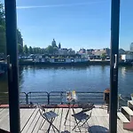 A304 Romantic Seaship In Center Bådhotel *