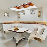 A304 Romantic Seaship In Center Bådhotel *