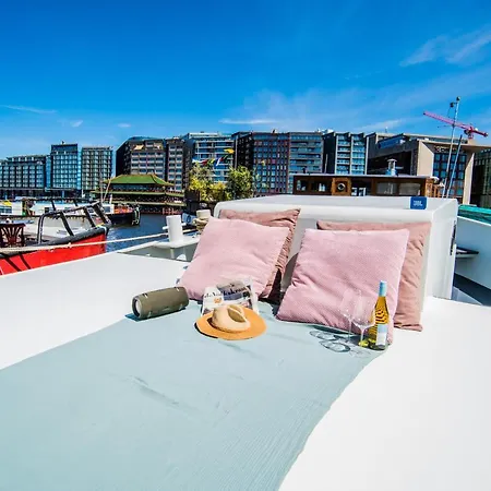 A304 Romantic Seaship In Center Bådhotel *